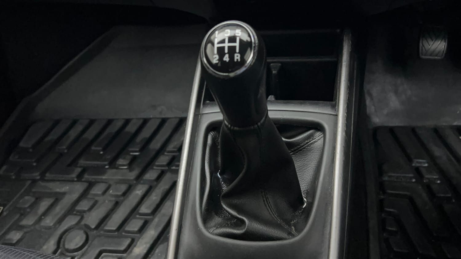 Used 2021 Maruti Suzuki Baleno Delta Petrol+CNG (Outside Fitted) Cng Manual interior GEAR  KNOB VIEW