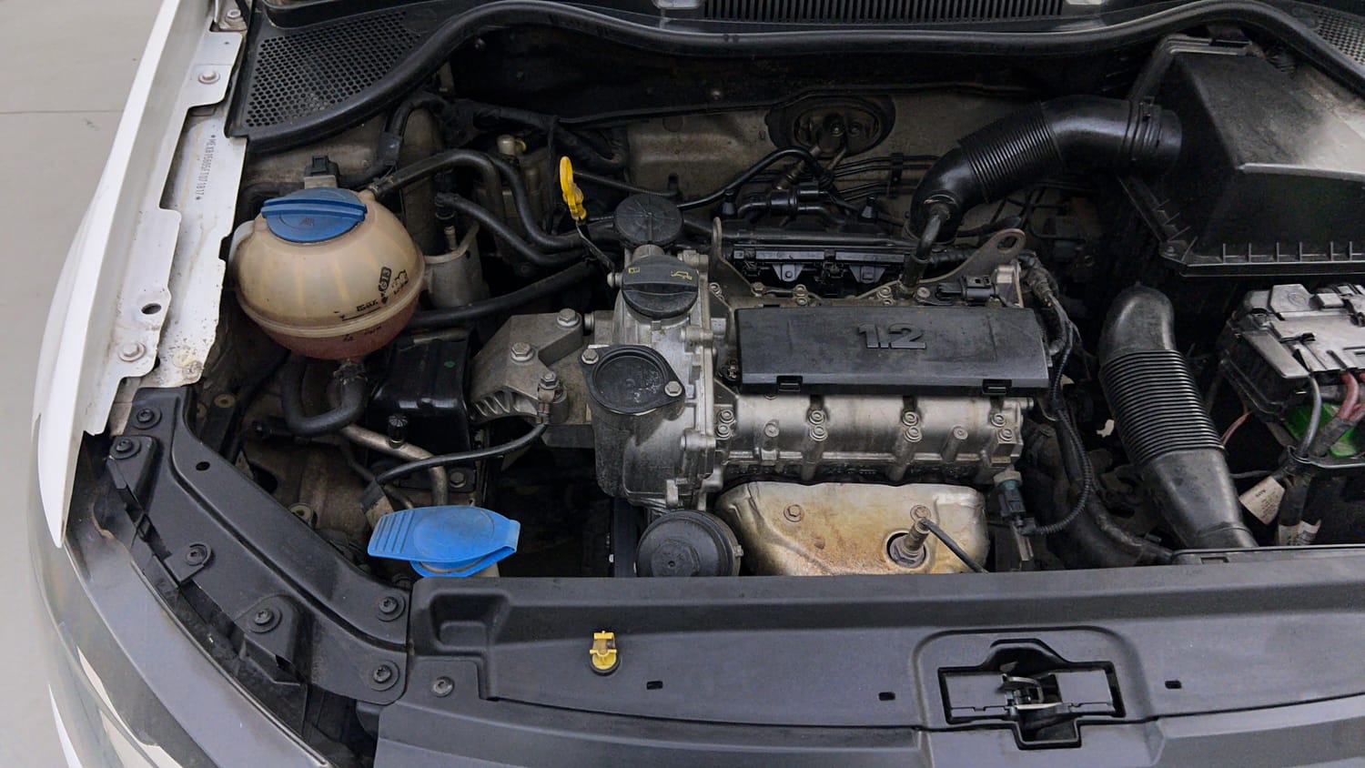 Used 2015 Volkswagen Polo Comfortline 1.2L (P) Petrol Manual engine ENGINE RIGHT SIDE VIEW