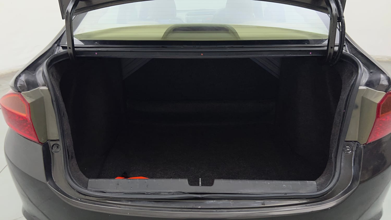Used 2015 Honda City V Petrol Manual interior DICKY INSIDE VIEW