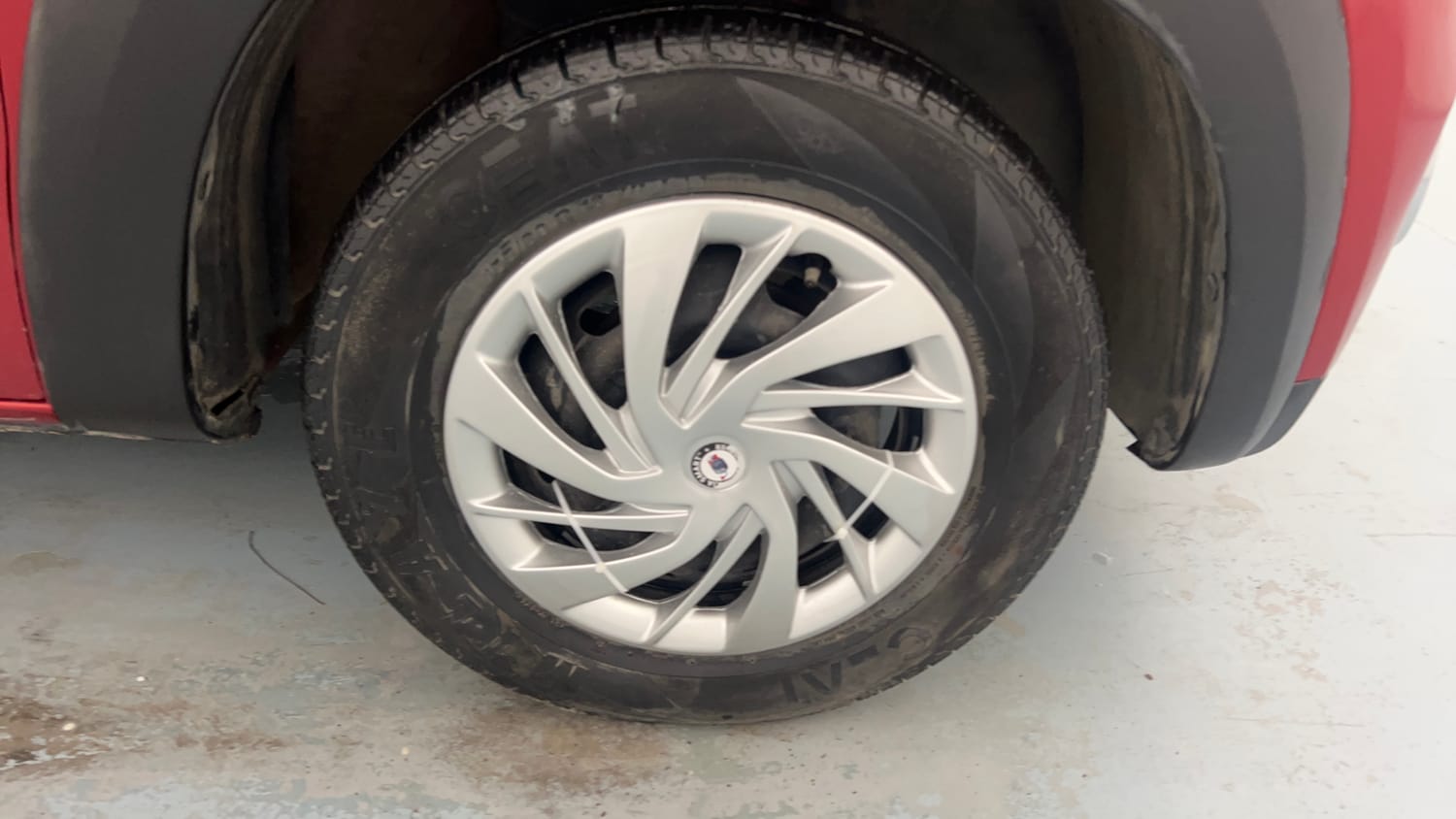 Used 2018 Renault Kwid 1.0 RXL Petrol Manual tyres RIGHT FRONT TYRE RIM VIEW