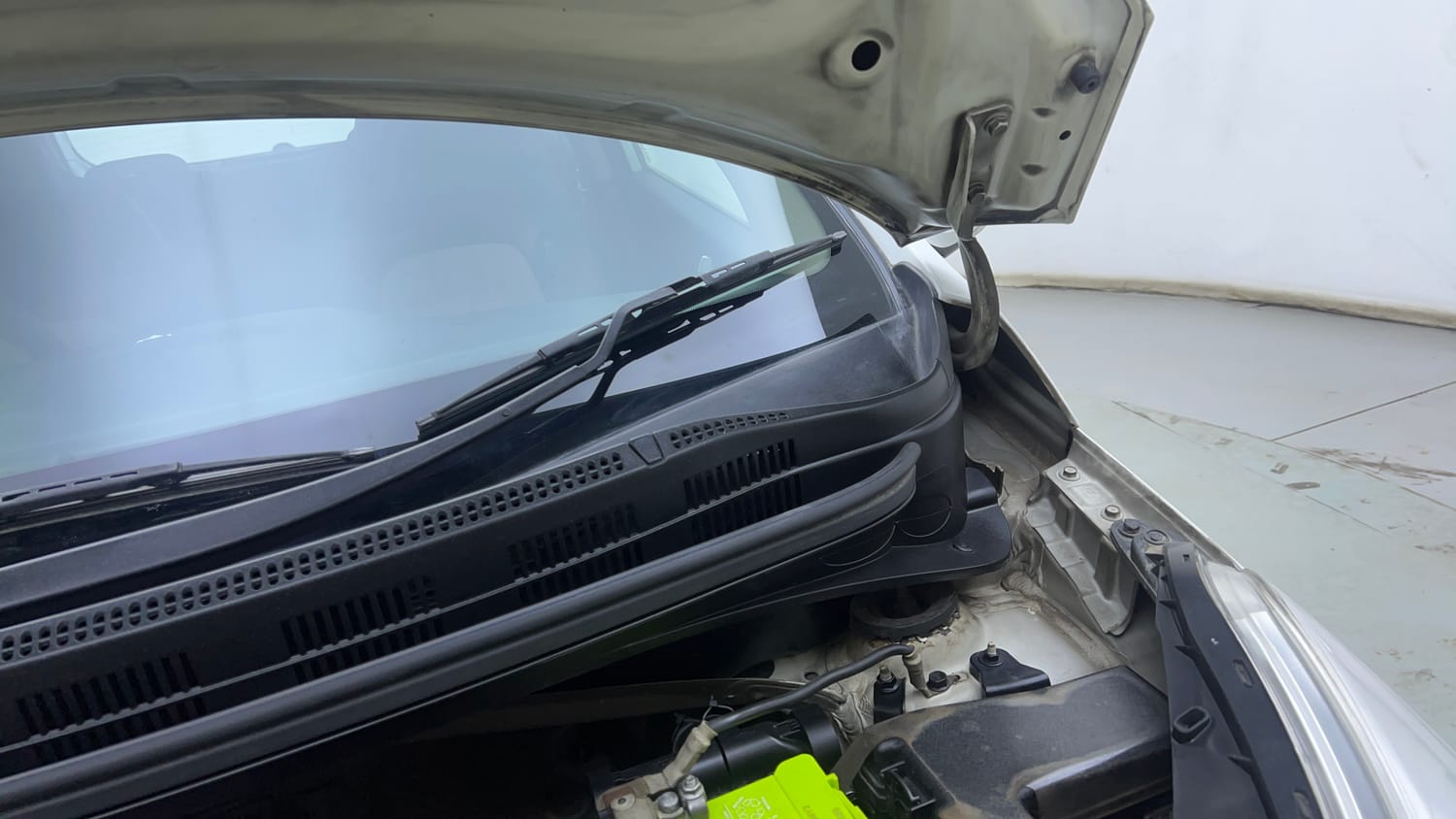 Used 2017 Hyundai Grand i10 Sportz (O) AT 1.2 Kappa VTVT Petrol Automatic engine ENGINE LEFT SIDE HINGE & APRON VIEW