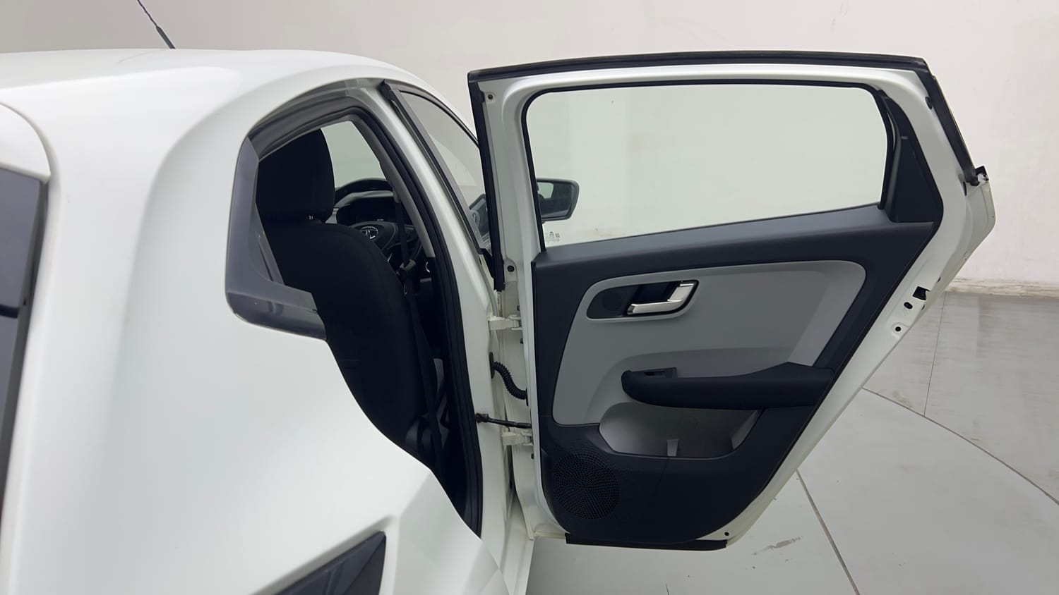 Used 2020 Tata Altroz XZ Petrol Petrol Manual interior RIGHT REAR DOOR OPEN VIEW