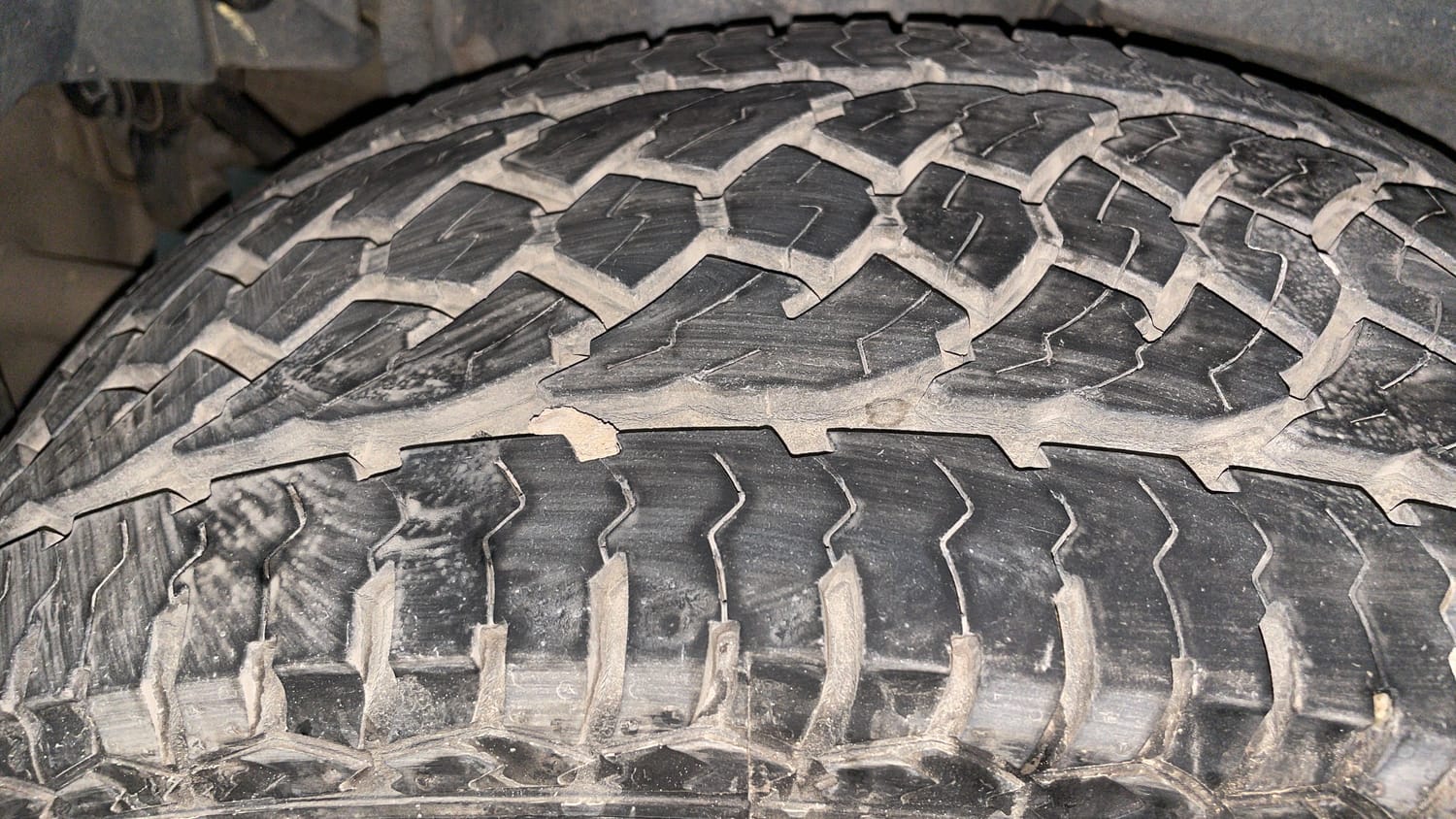 Used 2015 Mahindra XUV500 W6 Diesel Manual tyres RIGHT REAR TYRE TREAD VIEW
