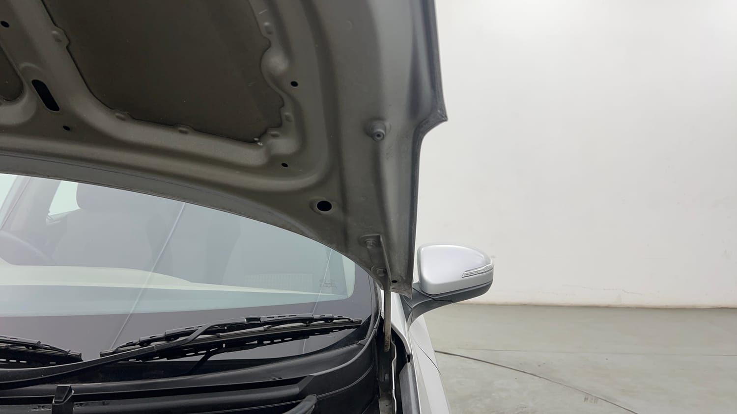 Used 2018 Hyundai Elite i20 Asta 1.2 (O) Petrol Manual engine ENGINE LEFT SIDE HINGE & APRON VIEW