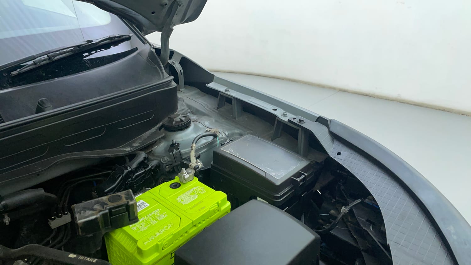 Used 2022 Hyundai Venue SX 1.2 Petrol Petrol Manual engine ENGINE LEFT SIDE HINGE & APRON VIEW