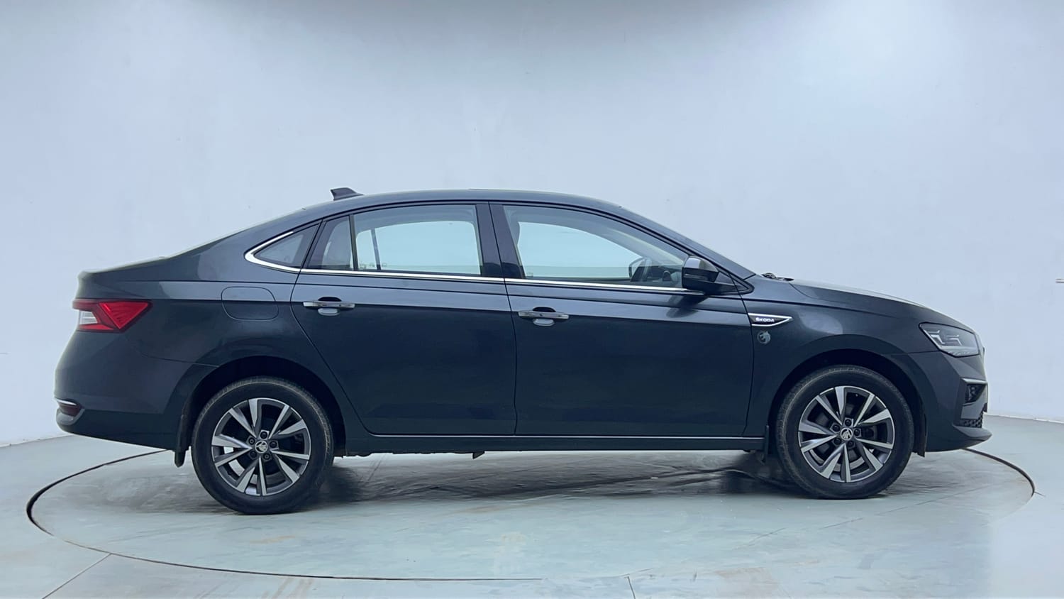 Used 2022 Skoda Slavia Style 1.0L TSI MT Petrol Manual exterior RIGHT SIDE VIEW