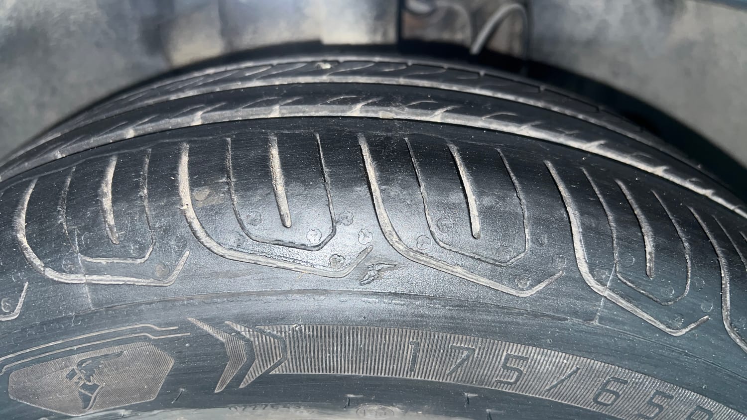Used 2024 Tata Tiago XT Petrol Manual tyres RIGHT FRONT TYRE TREAD VIEW