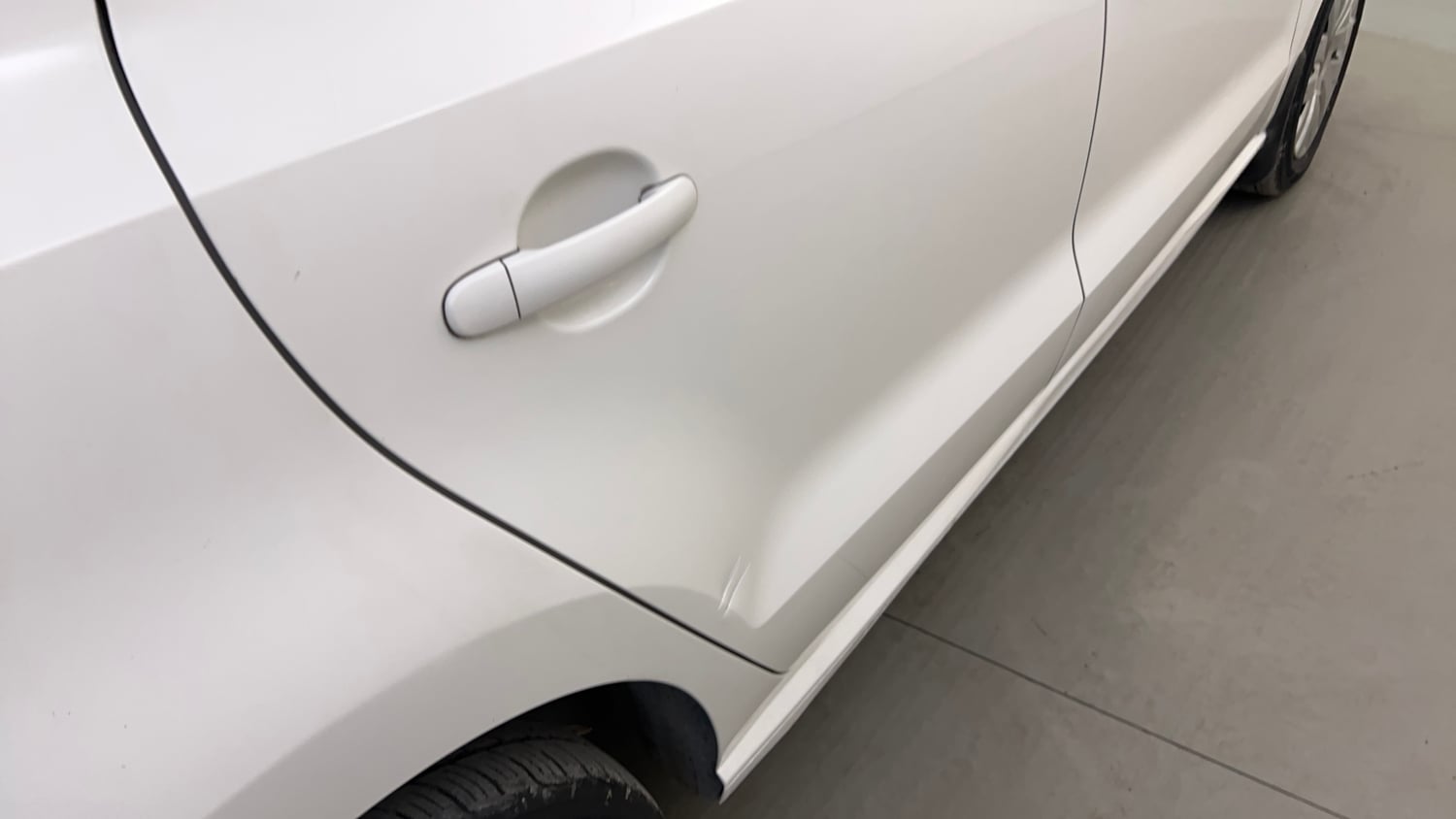 Used 2015 Volkswagen Polo Comfortline 1.2L (P) Petrol Manual dents MINOR SCRATCH