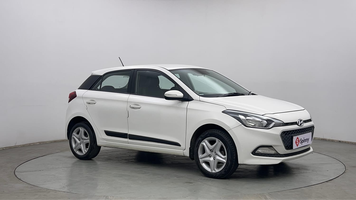 Used 2017 Hyundai Elite i20 Asta 1.2 Petrol Manual exterior RIGHT FRONT CORNER VIEW
