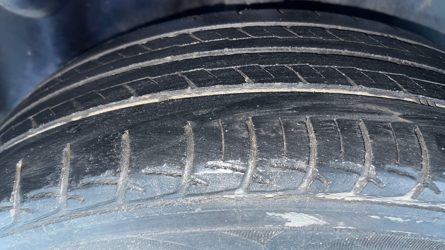 Used 2019 Volkswagen Ameo Trendline 1.0L (P) Petrol Manual tyres RIGHT REAR TYRE TREAD VIEW