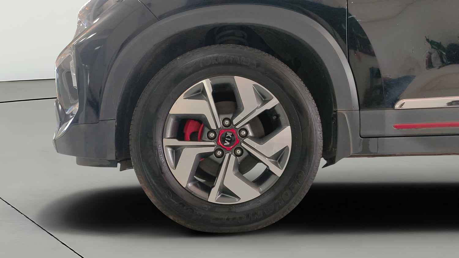 Used 2020 Kia Sonet GTX Plus 1.5 AT Diesel Automatic tyres LEFT FRONT TYRE RIM VIEW