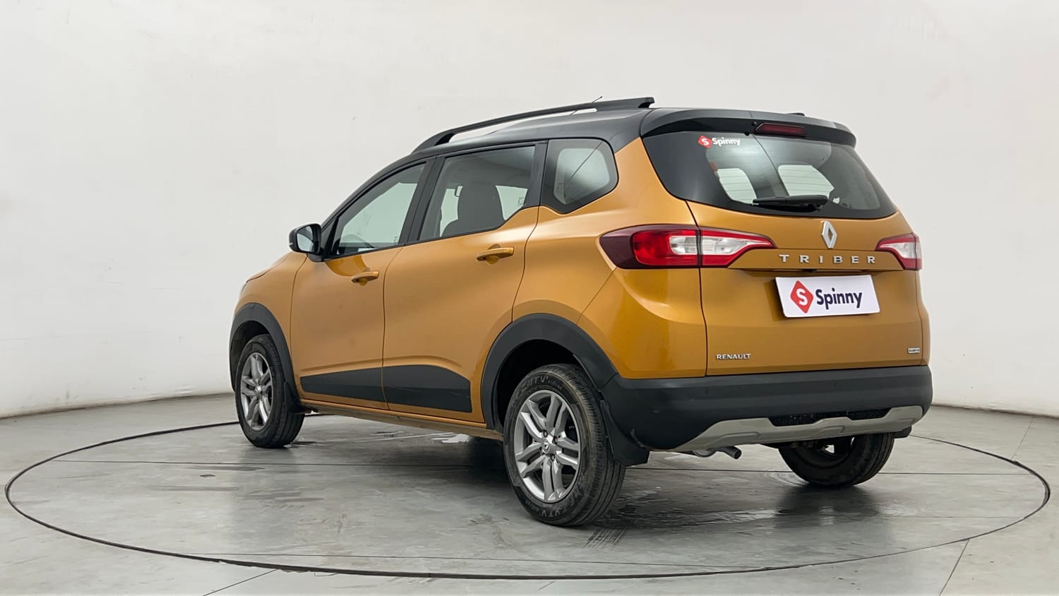 Used 2022 Renault Triber RXZ EASY-R AMT Dual Tone Petrol Automatic exterior LEFT REAR CORNER VIEW