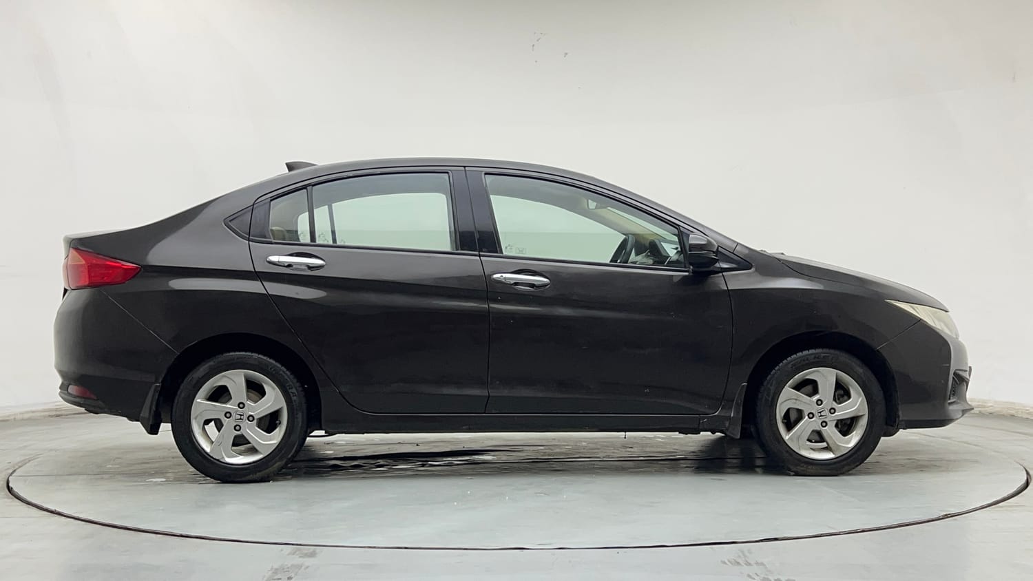 Used 2015 Honda City V Petrol Manual exterior RIGHT SIDE VIEW