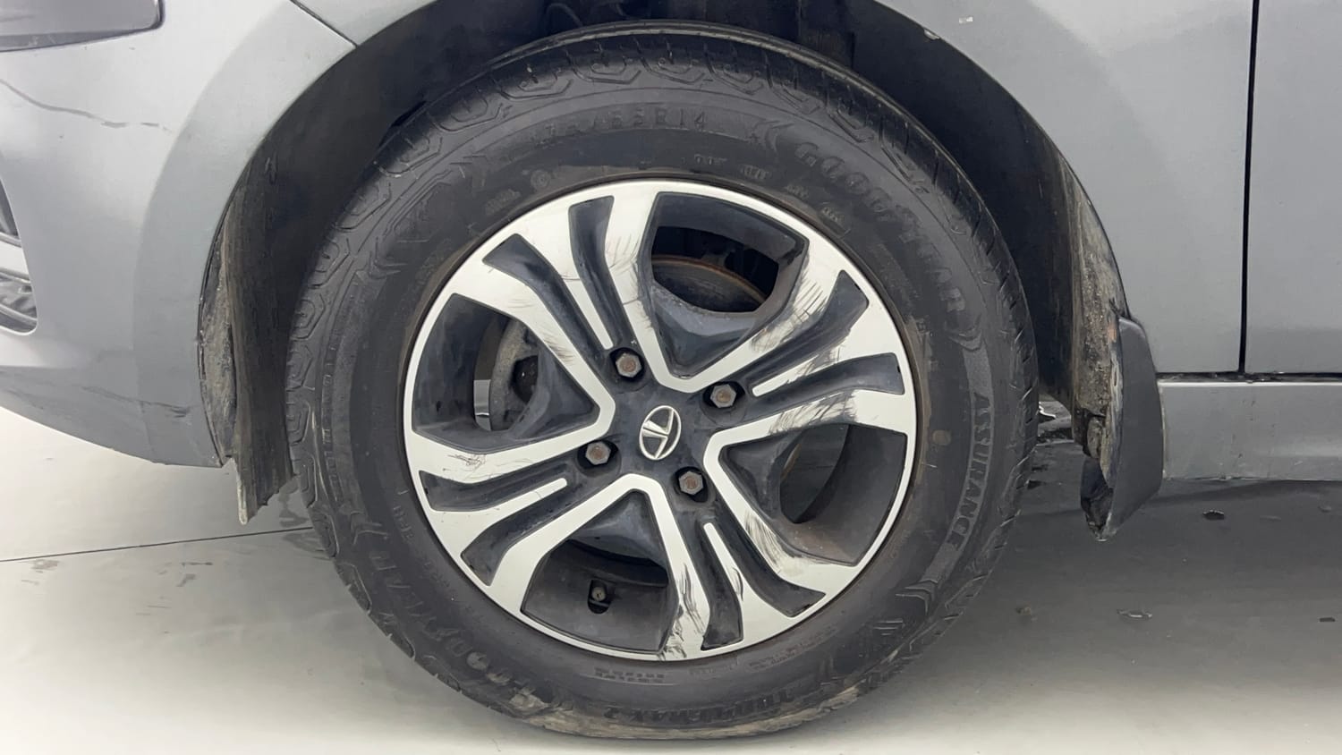 Used 2024 Tata Tiago XT Petrol Manual tyres LEFT FRONT TYRE RIM VIEW