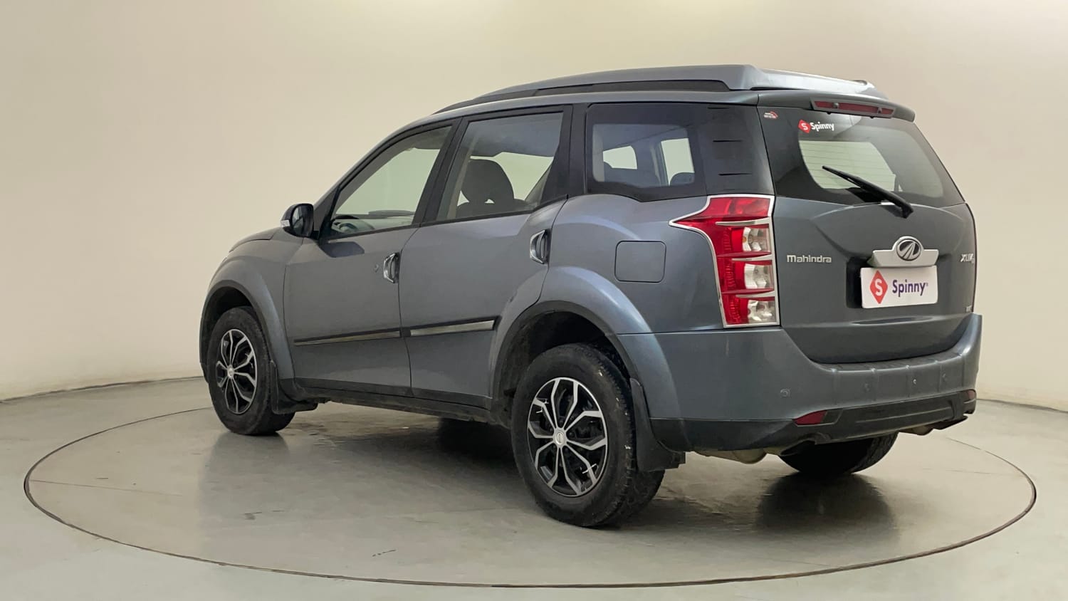 Used 2015 Mahindra XUV500 W6 Diesel Manual exterior LEFT REAR CORNER VIEW