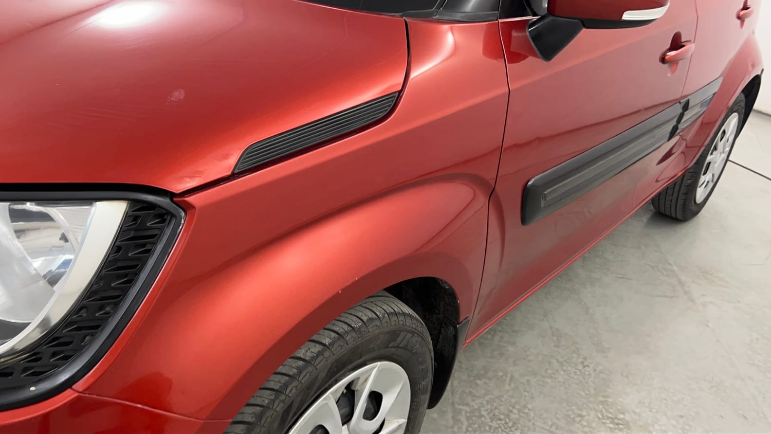 Used 2017 Maruti Suzuki Ignis Delta 1.2 AMT Petrol Automatic dents MINOR DENT