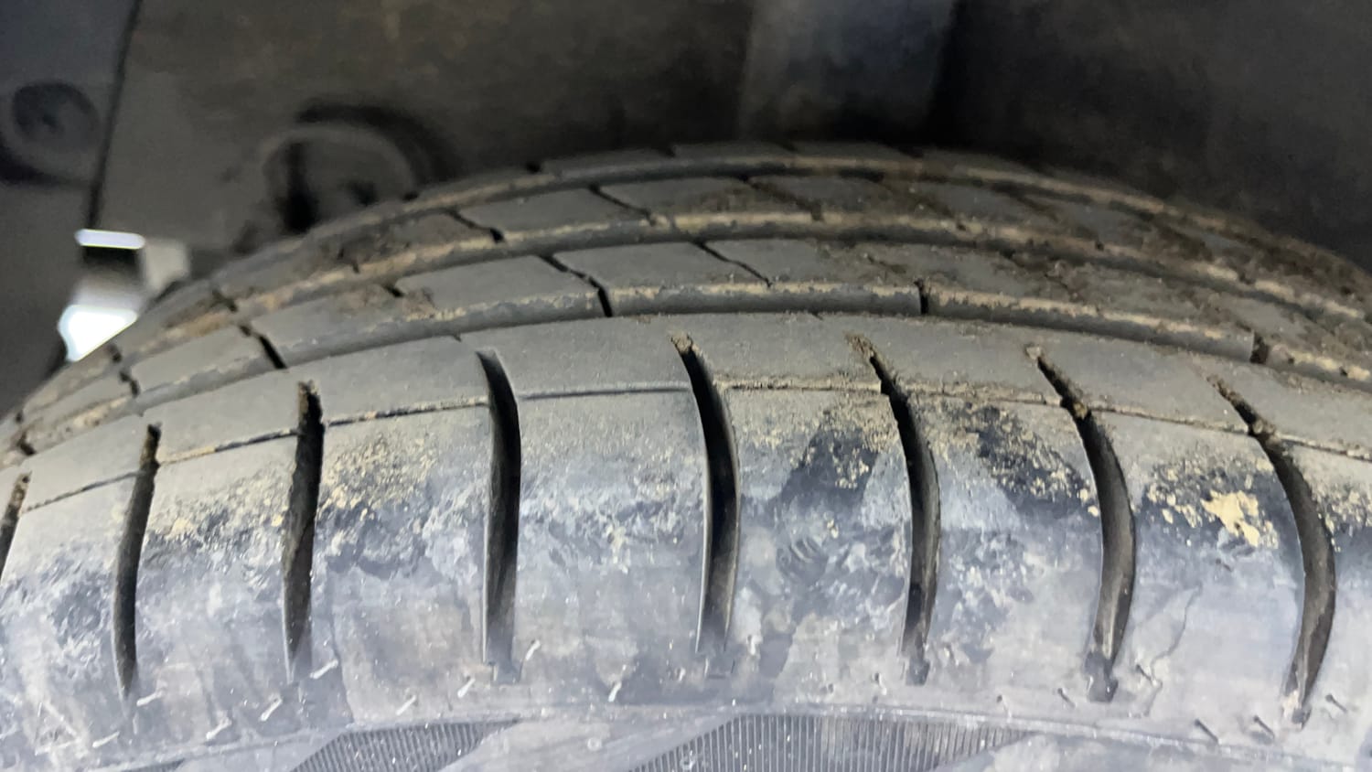Used 2016 Hyundai Grand i10 Asta AT 1.2 Kappa VTVT Petrol Automatic tyres RIGHT REAR TYRE TREAD VIEW
