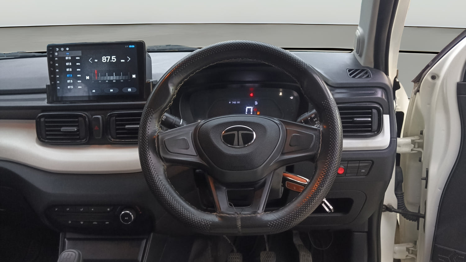 Used 2024 Tata Punch Pure iCNG Cng Manual interior STEERING VIEW