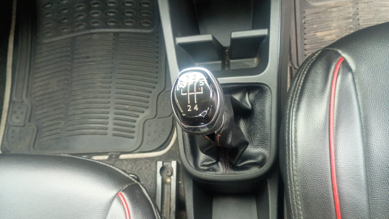Used 2020 Renault Kwid RXT Petrol Manual interior GEAR  KNOB VIEW