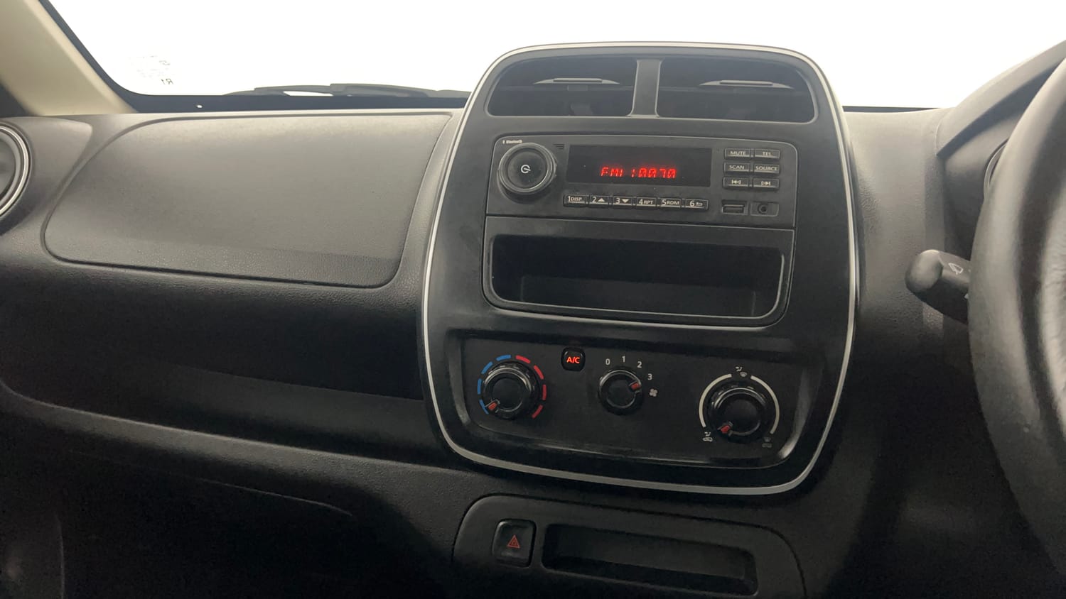 Used 2018 Renault Kwid 1.0 RXL Petrol Manual interior MUSIC SYSTEM & AC CONTROL VIEW