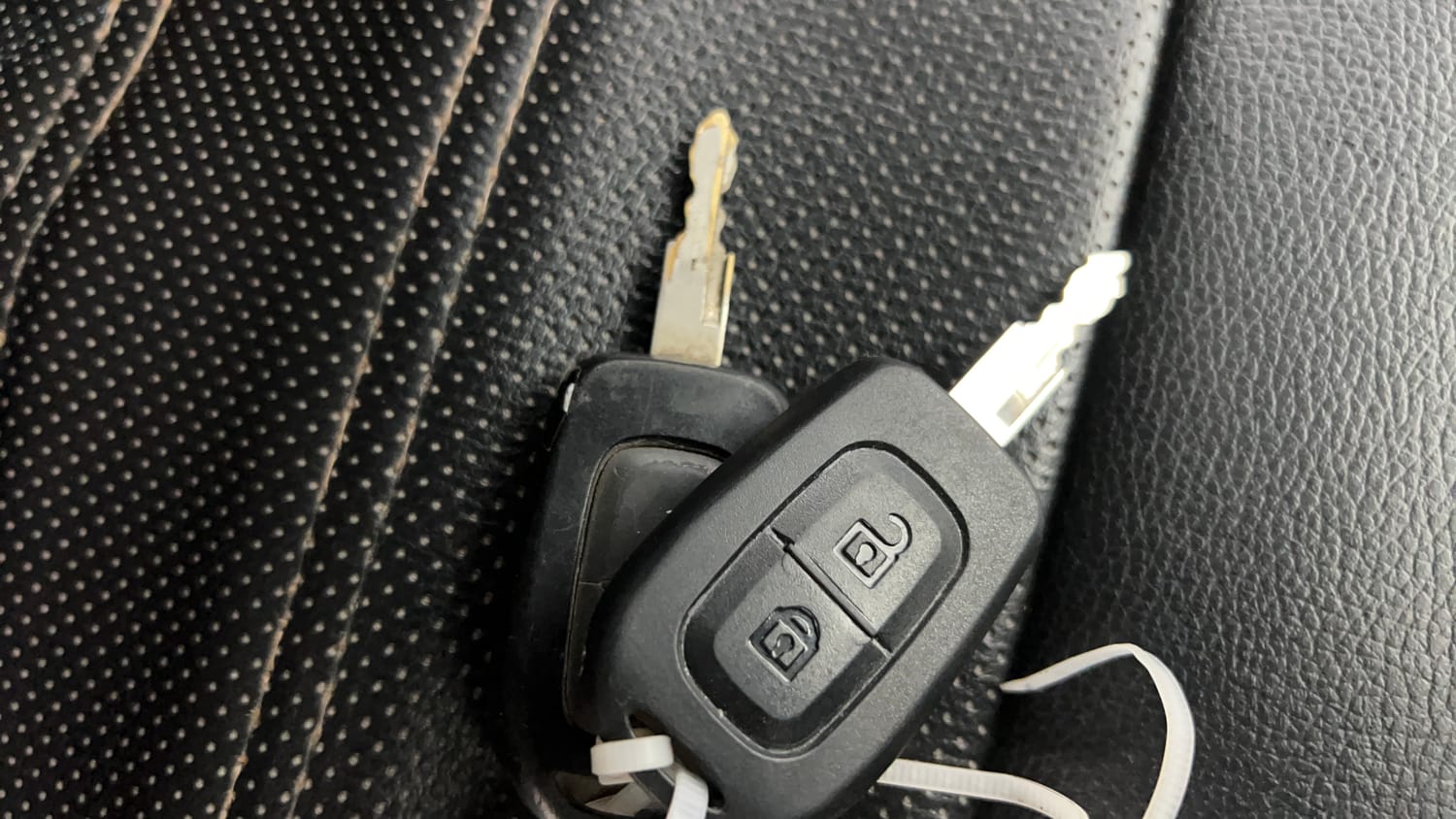 Used 2016 Renault Kwid RXT Petrol Manual extra CAR KEY VIEW