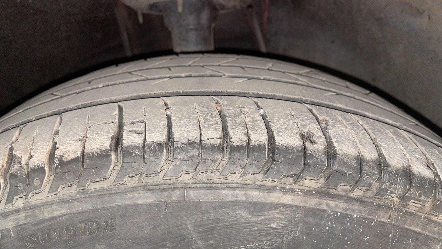 Used 2022 Hyundai i20 N Line N8 1.0 Turbo DCT Dual Tone Petrol Automatic tyres RIGHT FRONT TYRE TREAD VIEW