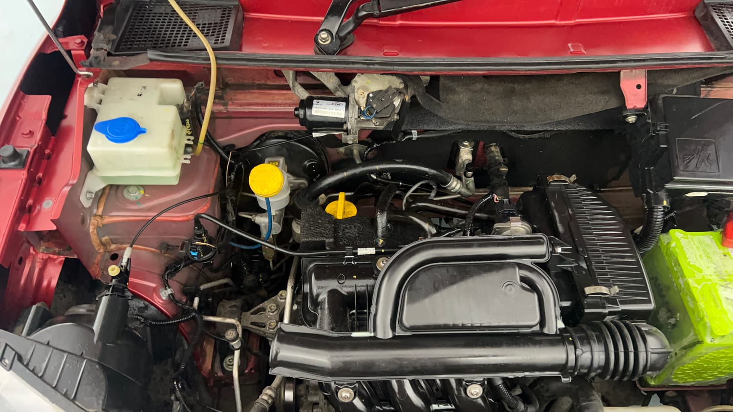 Used 2018 Renault Kwid RXT (O) 1.0 SCE Edition Petrol Manual engine ENGINE RIGHT SIDE VIEW
