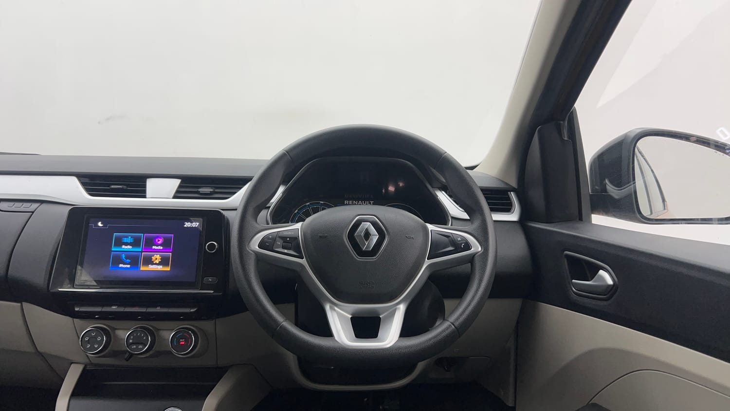 Used 2022 Renault Triber RXZ EASY-R AMT Dual Tone Petrol Automatic interior STEERING VIEW