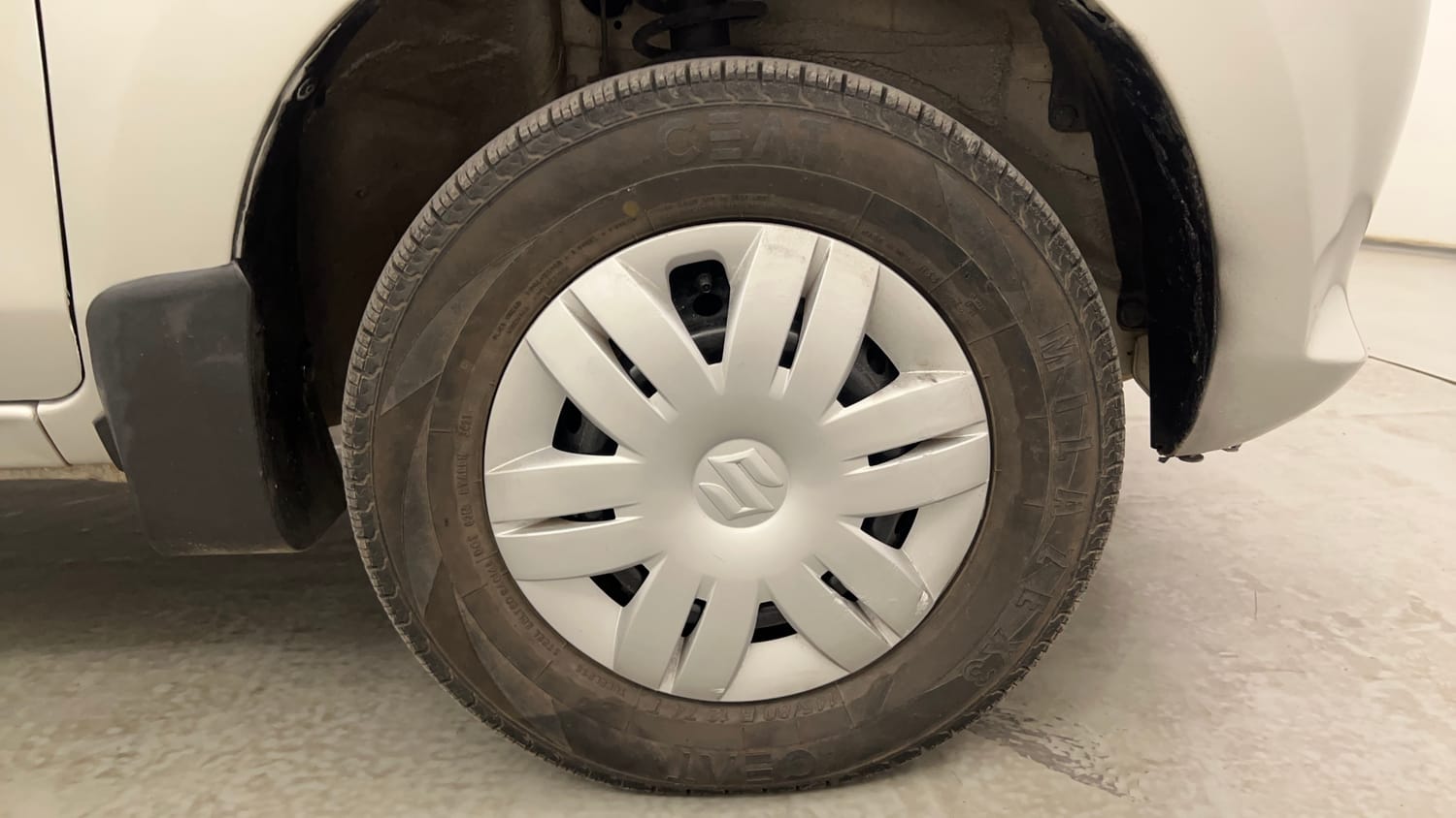 Used 2014 Maruti Suzuki Alto 800 LXI CNG (outside fitted) Cng Manual tyres RIGHT FRONT TYRE RIM VIEW