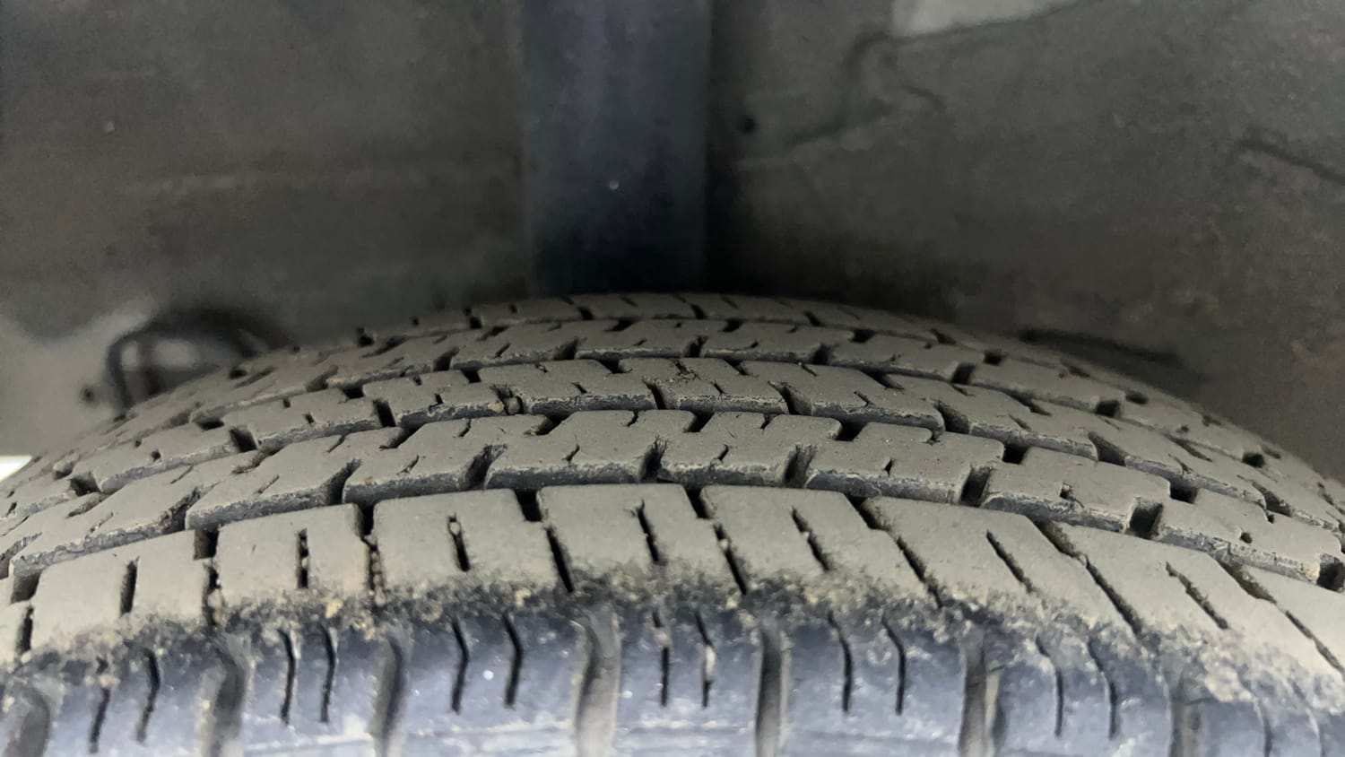 Used 2017 Hyundai Grand i10 Sportz (O) AT 1.2 Kappa VTVT Petrol Automatic tyres RIGHT REAR TYRE TREAD VIEW