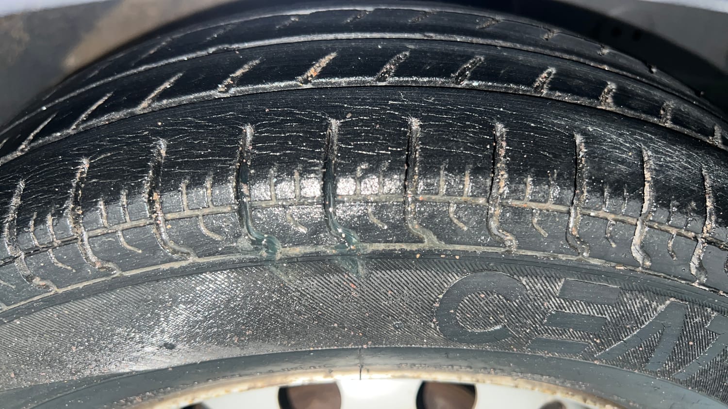 Used 2017 Hyundai Eon Era + Petrol Manual tyres RIGHT FRONT TYRE TREAD VIEW