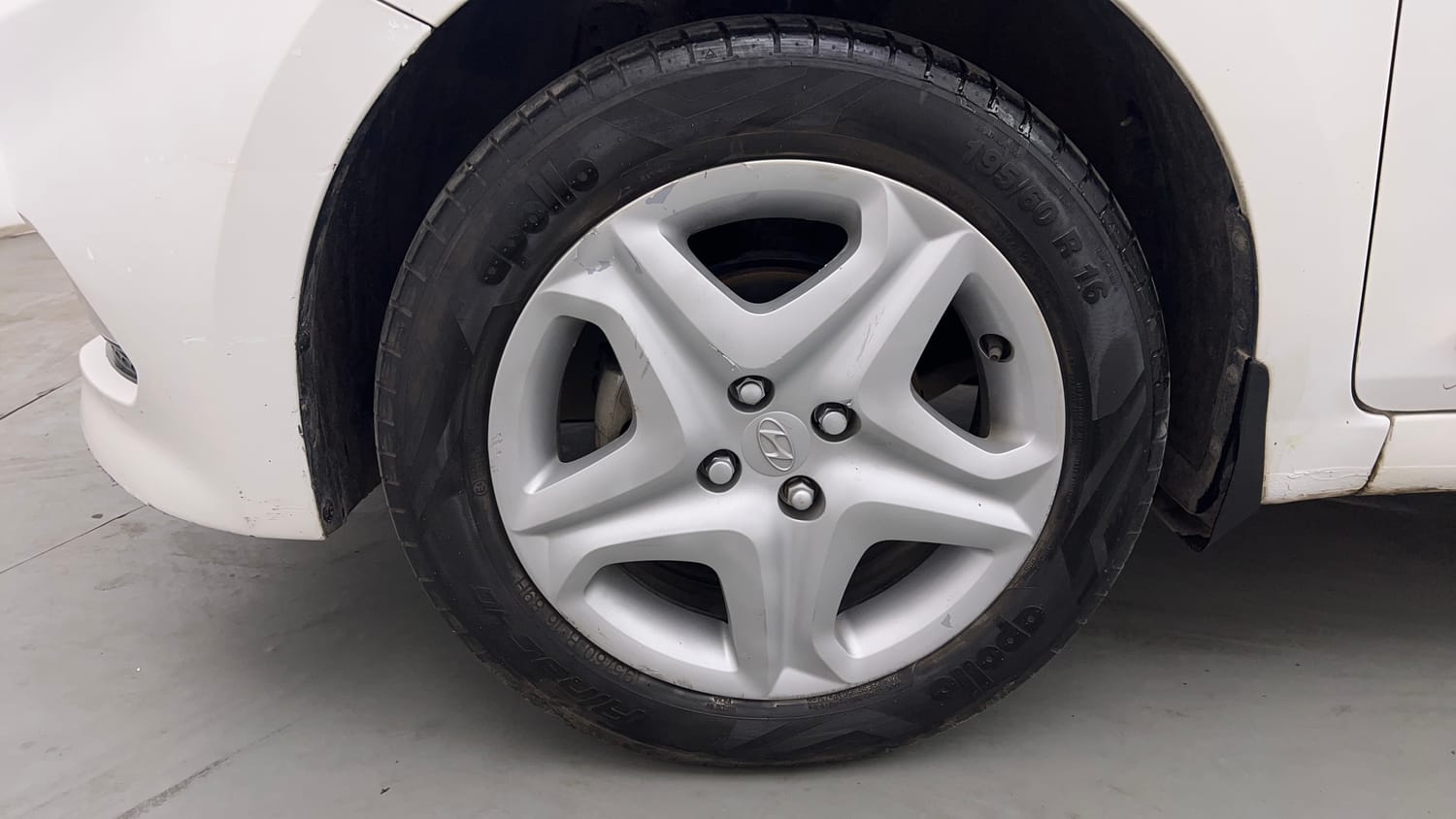 Used 2017 Hyundai Elite i20 Asta 1.2 Petrol Manual tyres LEFT FRONT TYRE RIM VIEW