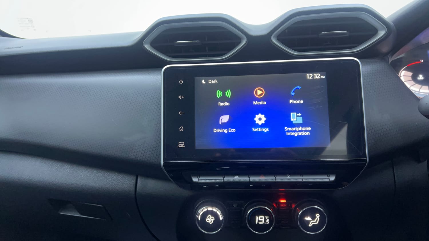 Used 2023 Nissan Magnite XV Premium Turbo Petrol Manual interior MUSIC SYSTEM & AC CONTROL VIEW