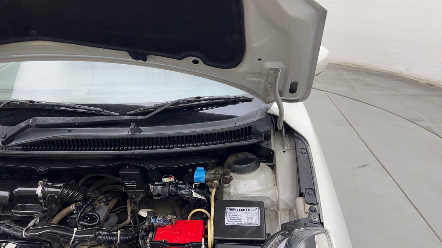 Used 2021 Maruti Suzuki Baleno Delta Petrol+CNG (Outside Fitted) Cng Manual engine ENGINE LEFT SIDE HINGE & APRON VIEW