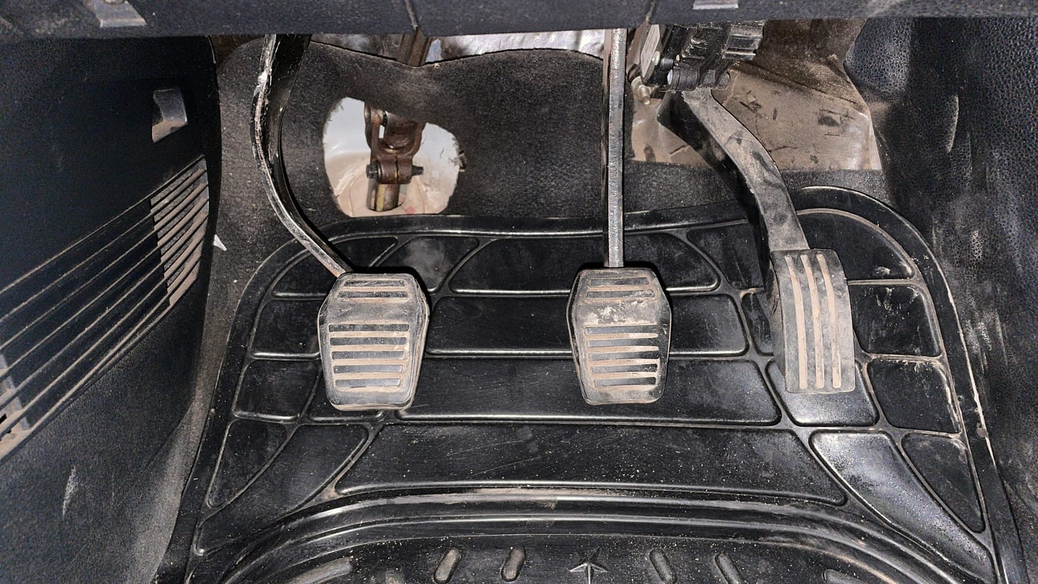 Used 2013 Ford Figo Duratec Petrol EXI 1.2 Petrol Manual interior PEDALS VIEW