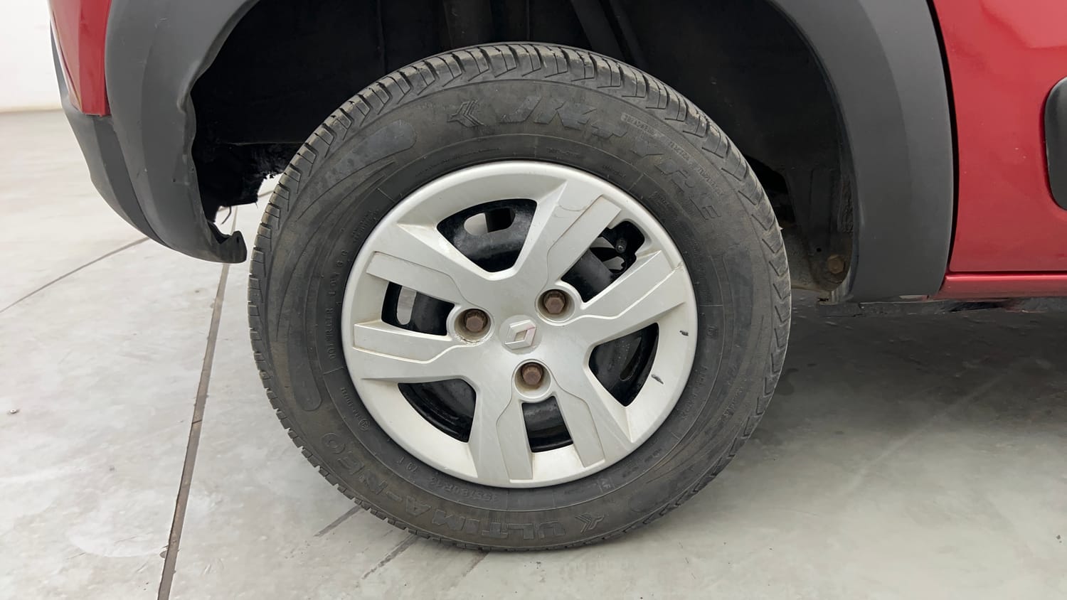 Used 2016 Renault Kwid RXT Petrol Manual tyres RIGHT REAR TYRE RIM VIEW