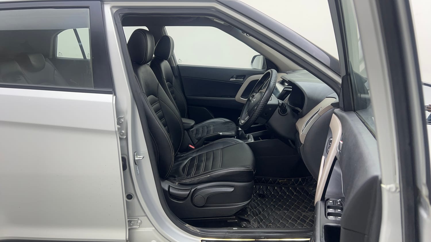Used 2015 Hyundai Creta 1.6 SX Plus Petrol Petrol Manual interior RIGHT SIDE FRONT DOOR CABIN VIEW