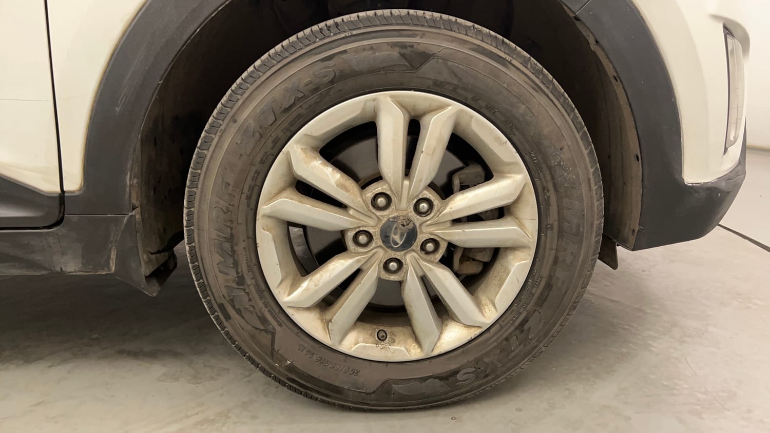Used 2017 Hyundai Creta SX Plus 1.6  Petrol Petrol Manual tyres RIGHT FRONT TYRE RIM VIEW