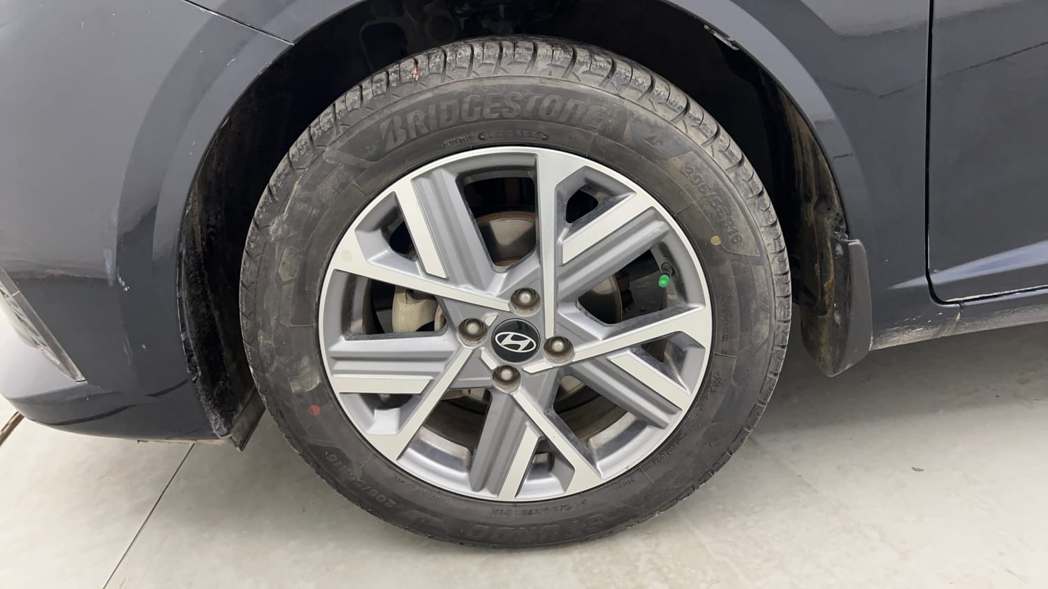 Used 2023 Hyundai Verna SX (O) 1.5 Petrol IVT Petrol Automatic tyres LEFT FRONT TYRE RIM VIEW
