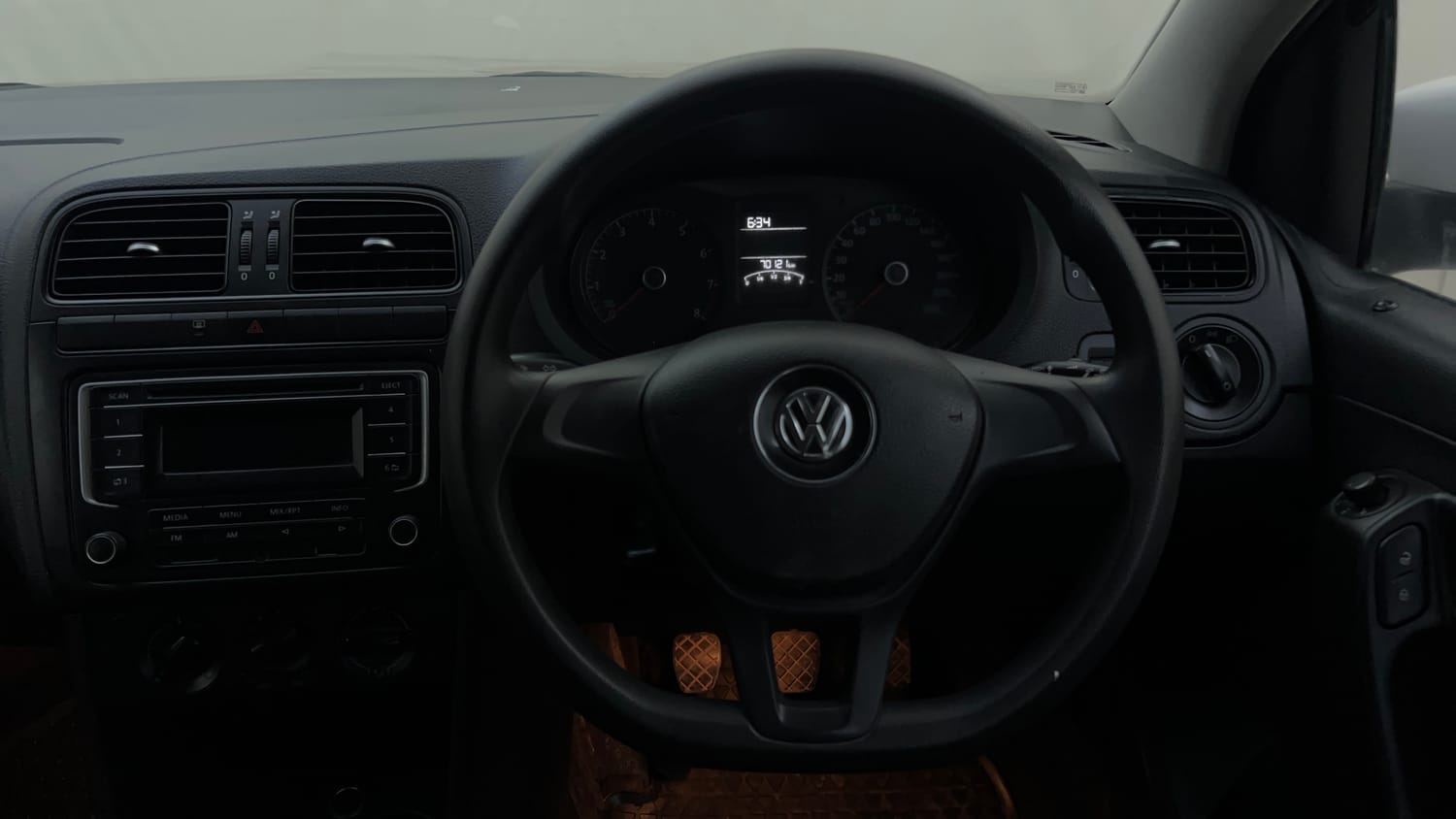 Used 2015 Volkswagen Polo Comfortline 1.2L (P) Petrol Manual interior STEERING VIEW