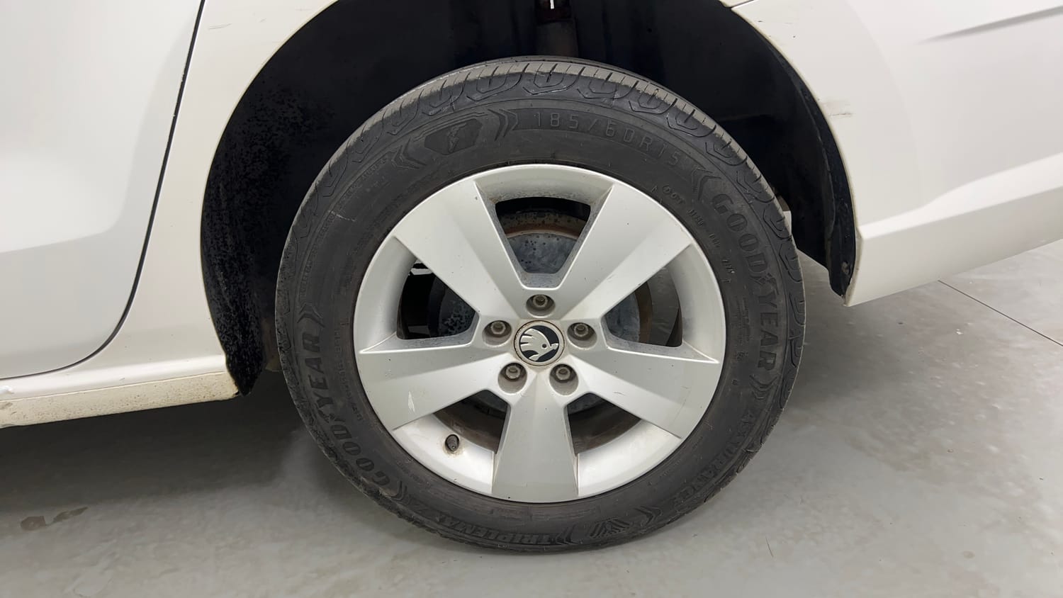 Used 2018 Skoda Rapid Style 1.6 MPI Petrol Manual tyres LEFT REAR TYRE RIM VIEW