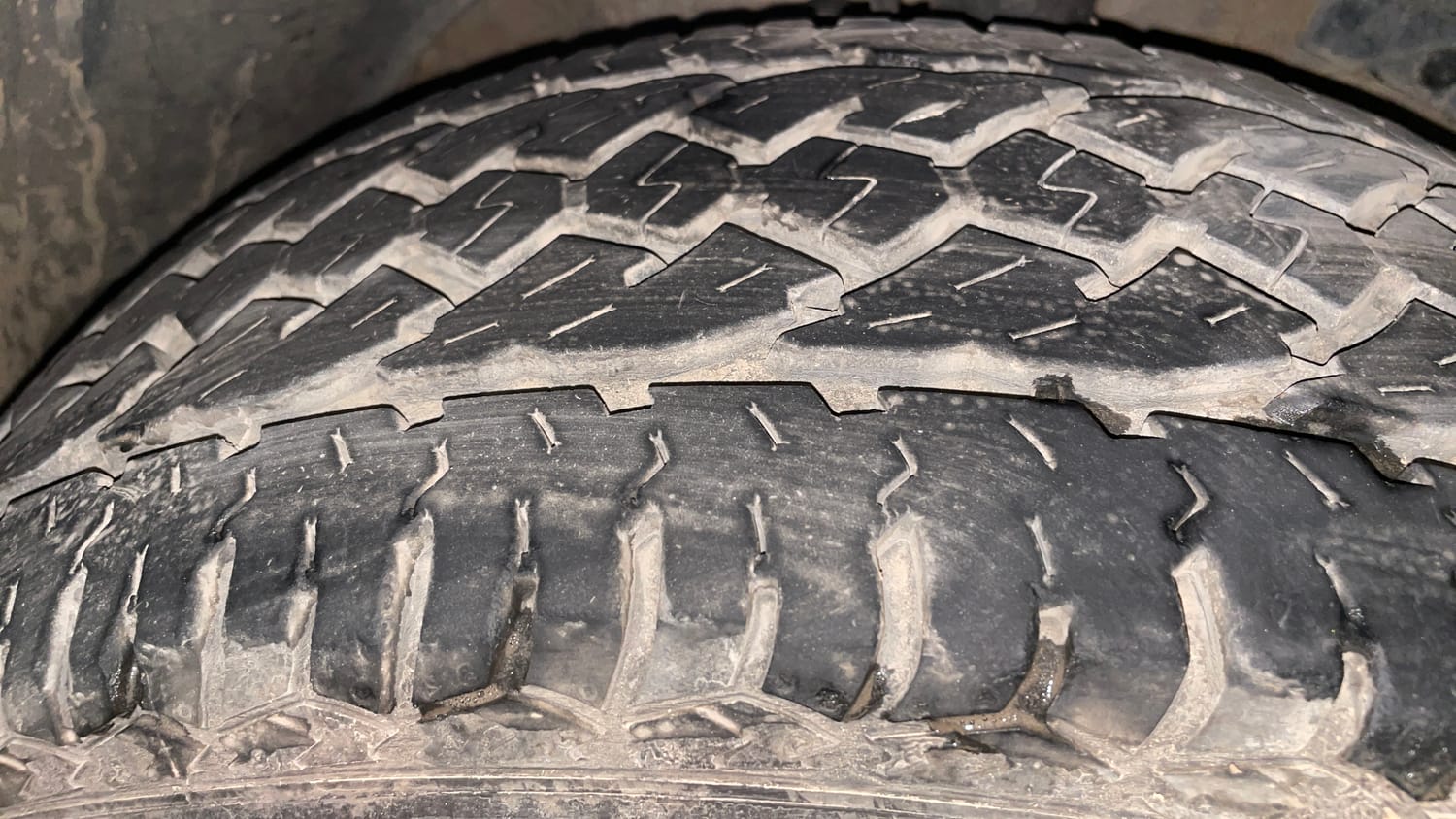 Used 2015 Mahindra XUV500 W6 Diesel Manual tyres RIGHT FRONT TYRE TREAD VIEW