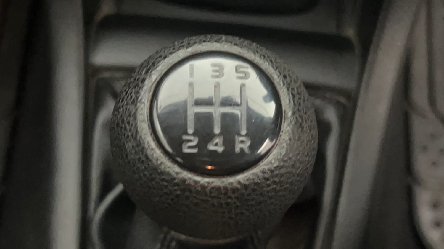 Used 2016 Maruti Suzuki Swift VXi Petrol Manual interior GEAR  KNOB VIEW