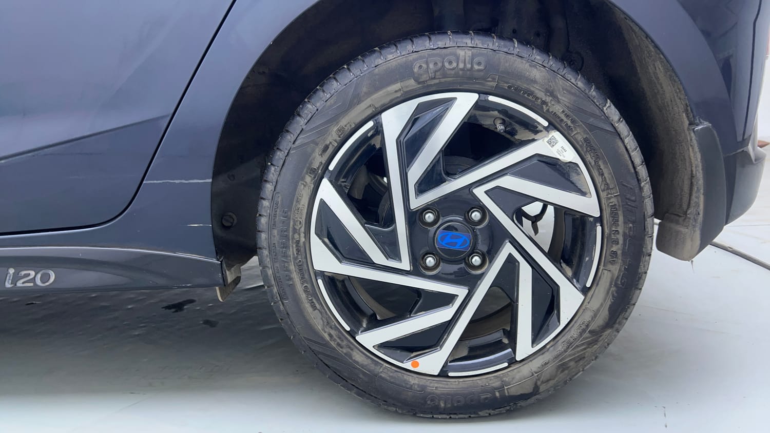 Used 2024 Hyundai New i20 Asta (O) 1.2 IVT Petrol Automatic tyres LEFT REAR TYRE RIM VIEW