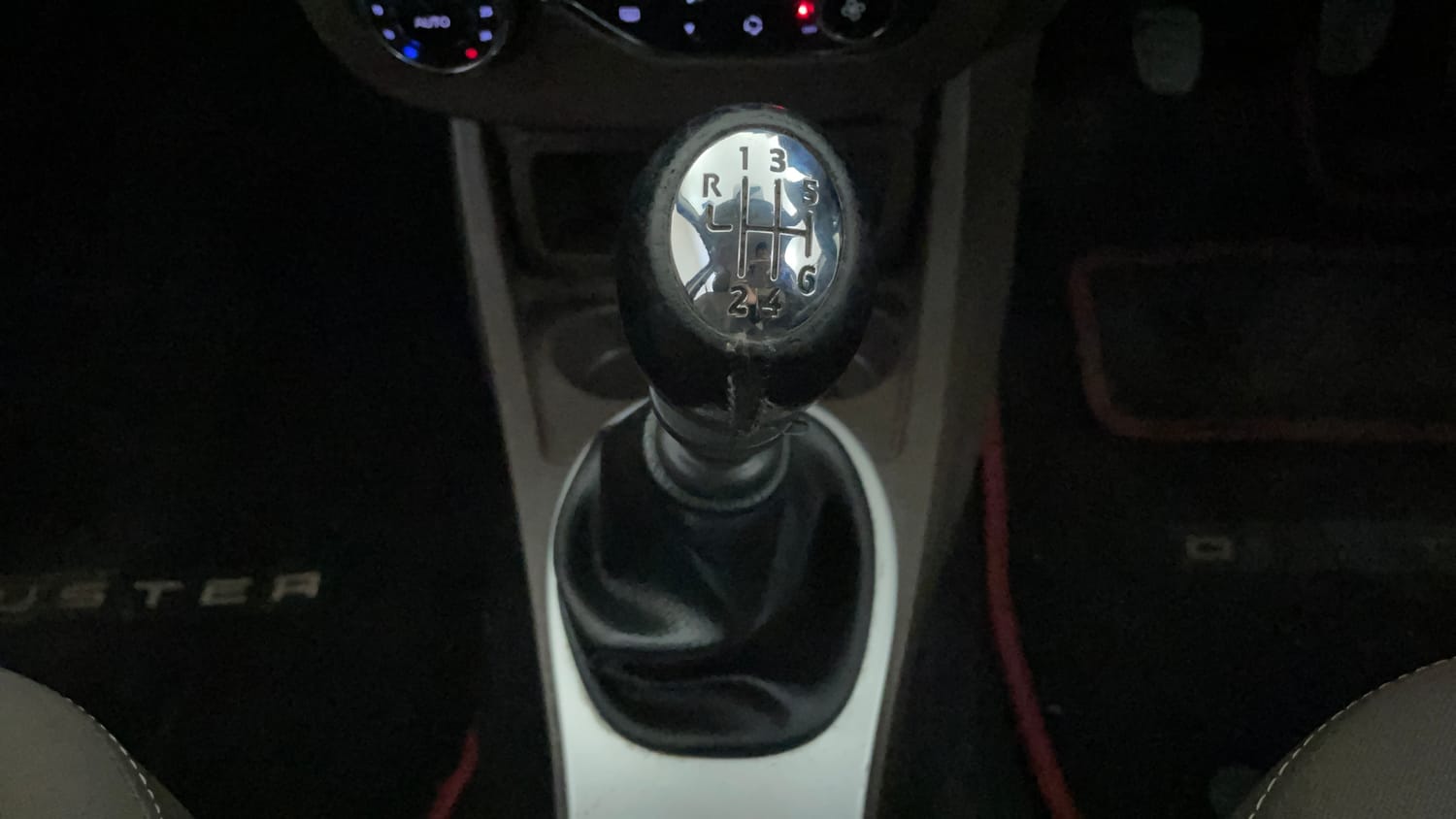 Used 2016 Renault Duster 110 PS RXZ 4X2 MT Diesel Diesel Manual interior GEAR  KNOB VIEW