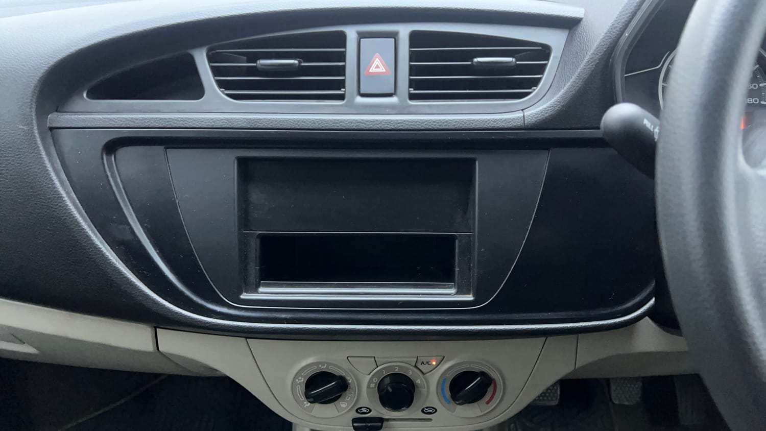 Used 2022 Maruti Suzuki Alto 800 LXi Petrol Manual interior MUSIC SYSTEM & AC CONTROL VIEW
