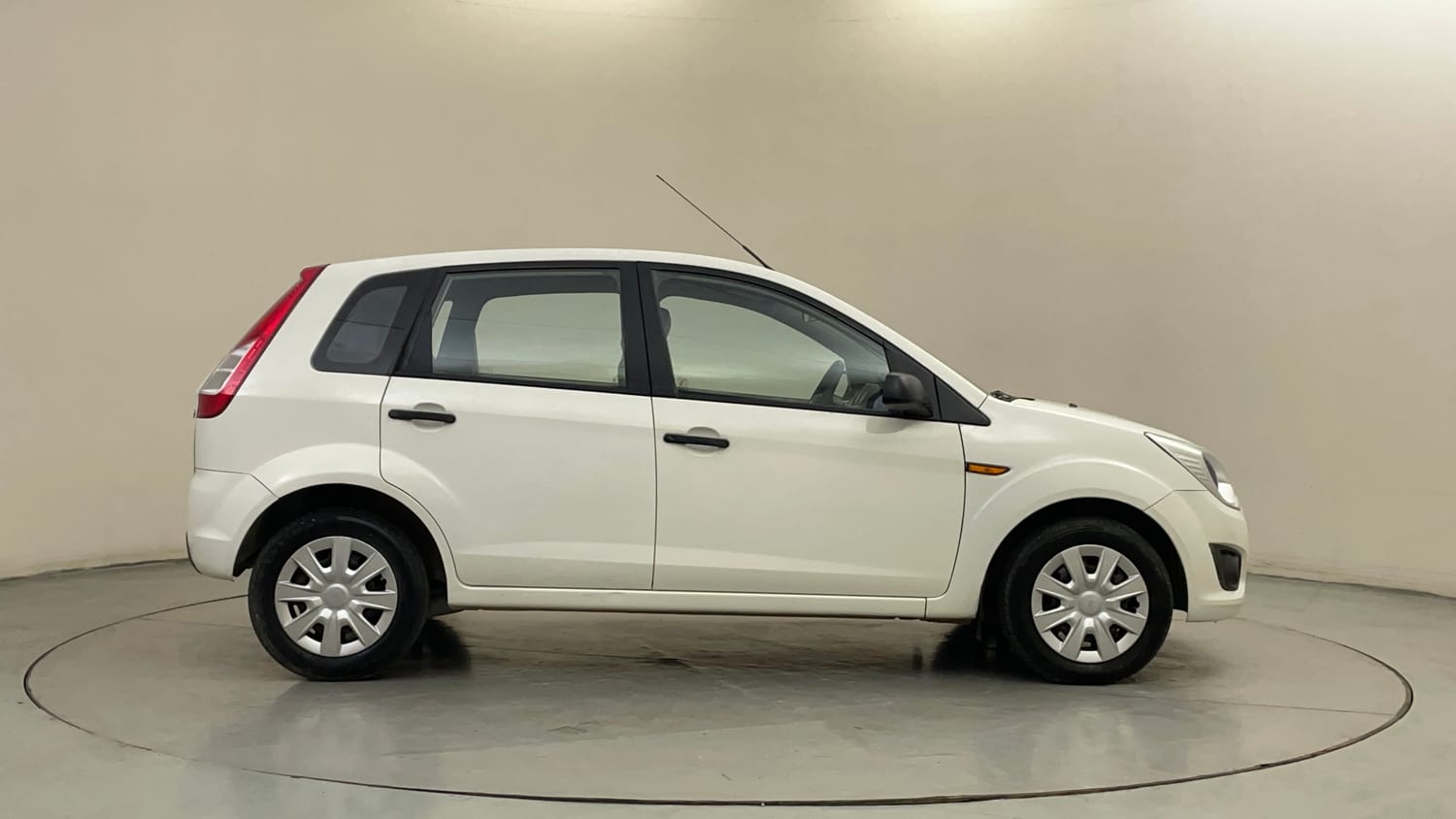 Used 2013 Ford Figo Duratec Petrol EXI 1.2 Petrol Manual exterior RIGHT SIDE VIEW