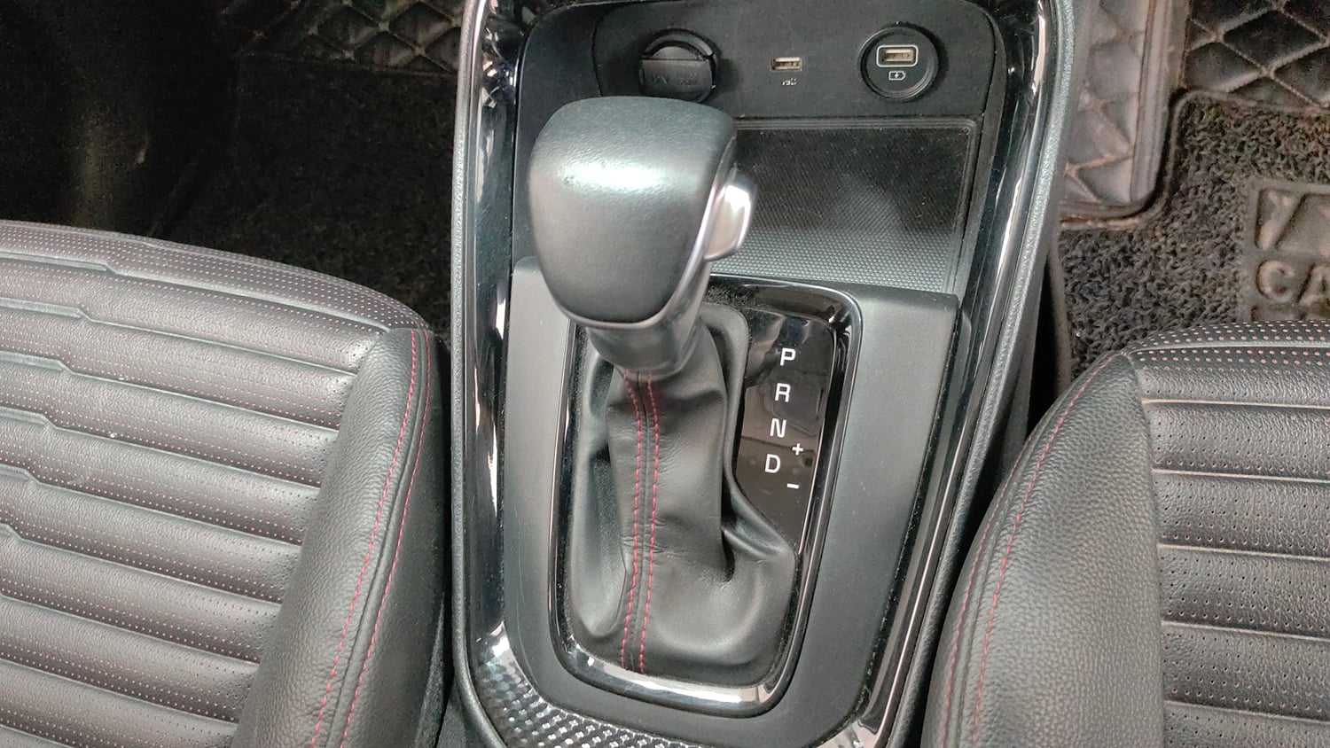 Used 2020 Kia Sonet GTX Plus 1.5 AT Diesel Automatic interior GEAR  KNOB VIEW