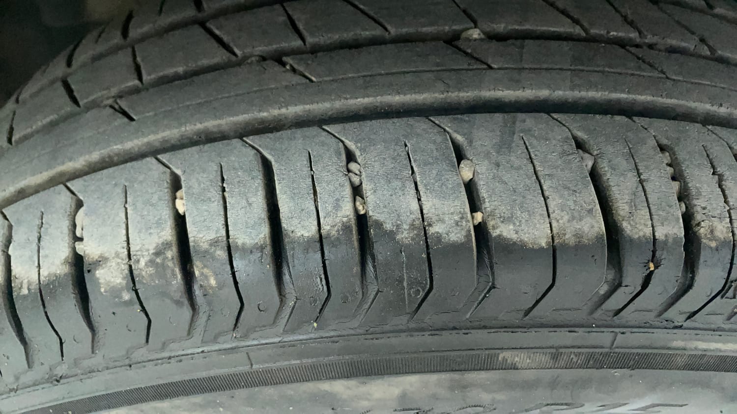 Used 2023 Tata Punch Accomplished AMT Petrol Automatic tyres RIGHT REAR TYRE TREAD VIEW