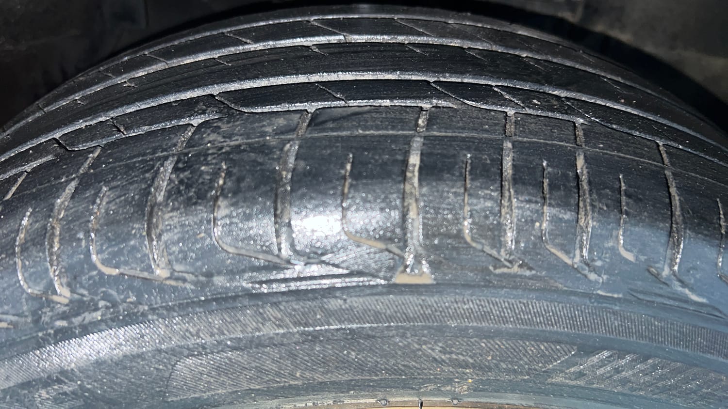 Used 2023 Tata Nexon XM S Petrol + CNG(Outside Fitted) Cng Manual tyres RIGHT FRONT TYRE TREAD VIEW